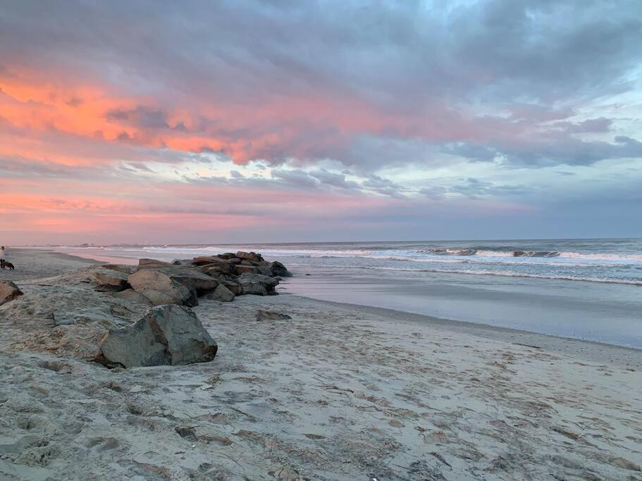 Beautiful Condo Sleeps 4- Only 2 Blocks From Beach Ocean Stadt Exterior foto